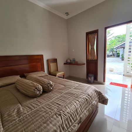 Hotel Kaliu Pacitan Kültér fotó