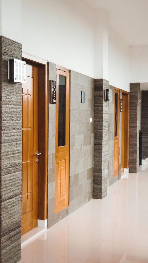Hotel Kaliu Pacitan Kültér fotó