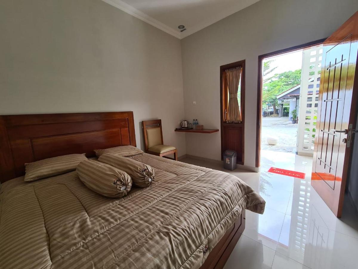 Hotel Kaliu Pacitan Kültér fotó