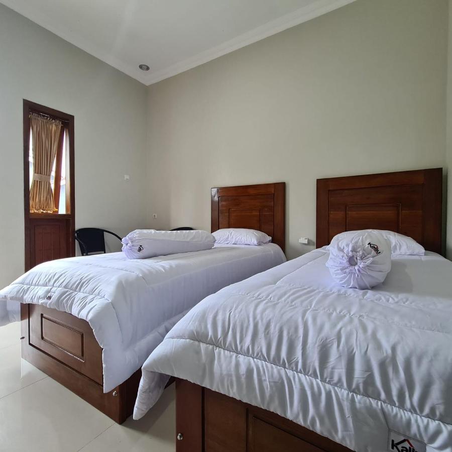 Hotel Kaliu Pacitan Kültér fotó
