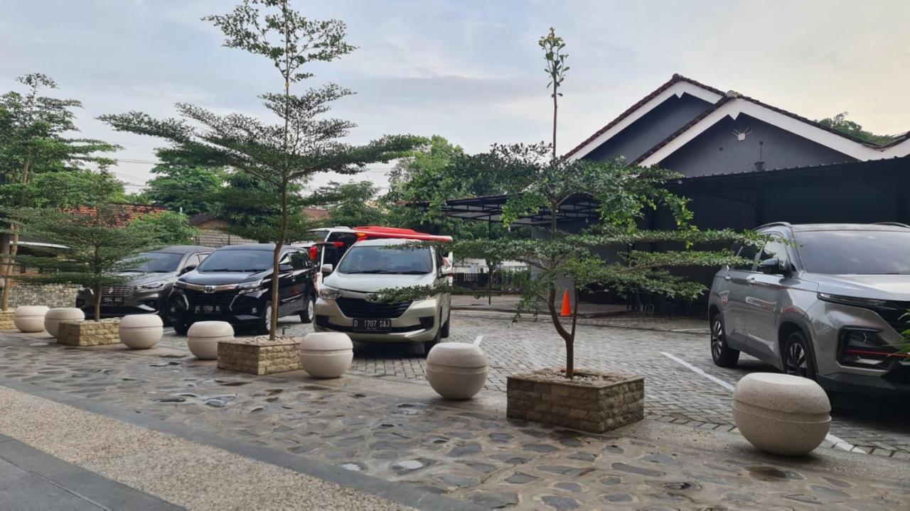 Hotel Kaliu Pacitan Kültér fotó
